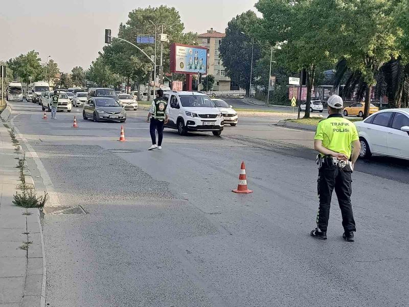 Bakırköy’de sivil polis ekipleri minibüslere yolcu gibi binerek denetim gerçekleştirdi
