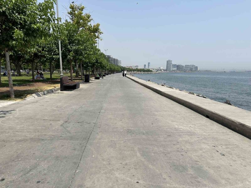 İstanbul’da sıcak hava bunaltıyor: Park ve sahiller boş kaldı
