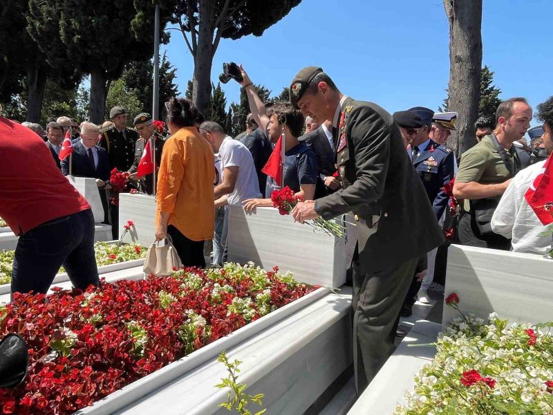 Edirnekapı Şehitliği’nde 15 Temmuz şehitleri için tören düzenlendi