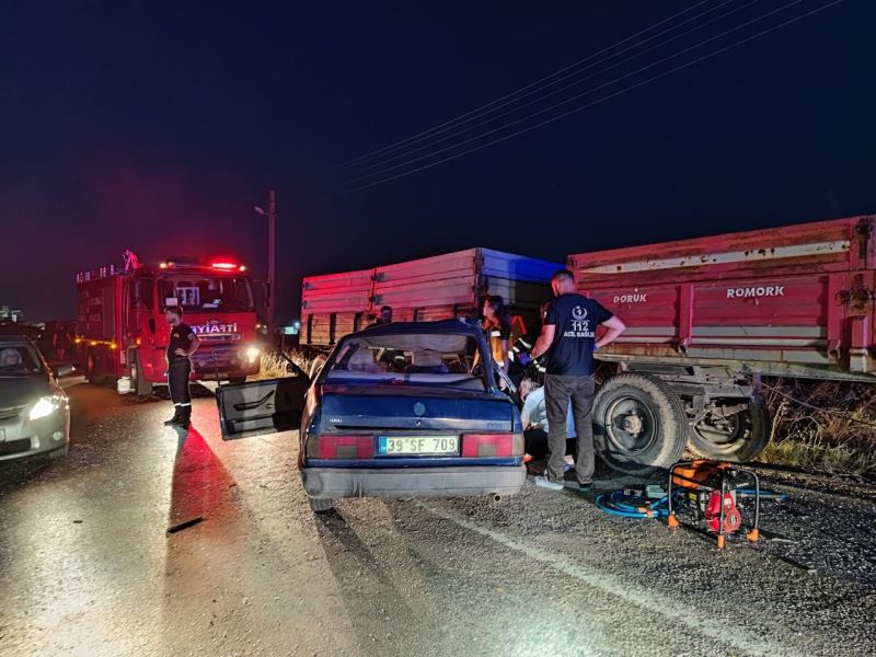 Park halindeki traktörün römorkuna çarptı: 1 ölü, 1 yaralı
