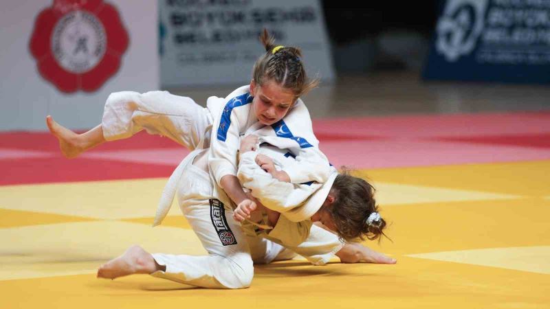 Nefesleri kesen judo şampiyonasında madalyalar sahiplerini buldu
