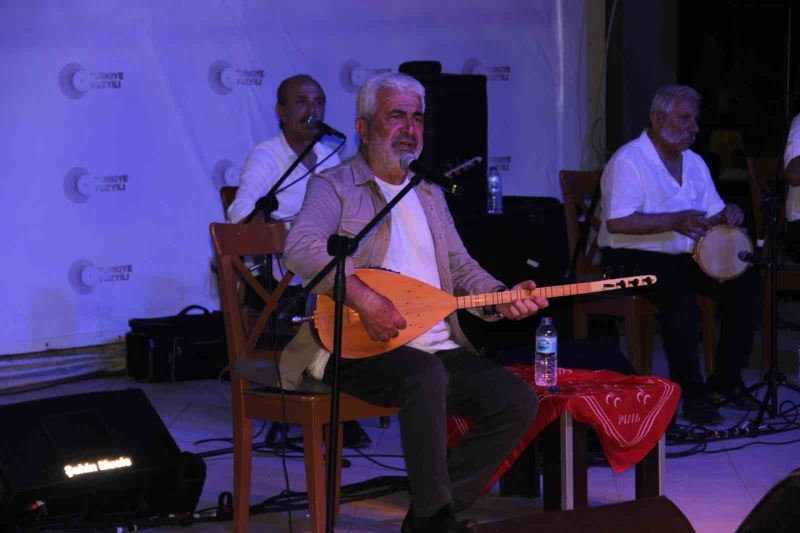Halk Müziği sanatçısı Esat Kabaklı Çanlılarla buluştu
