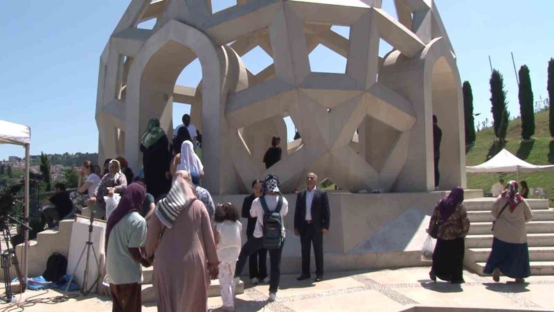 15 Temmuz günü vatandaştan 15 Temmuz  Şehitler Anıtı’na yoğun ilgi
