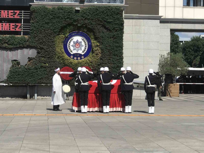 Şehit polis Alp Efe Bekit için İstanbul Emniyet Müdürlüğü’nde tören düzenlendi
