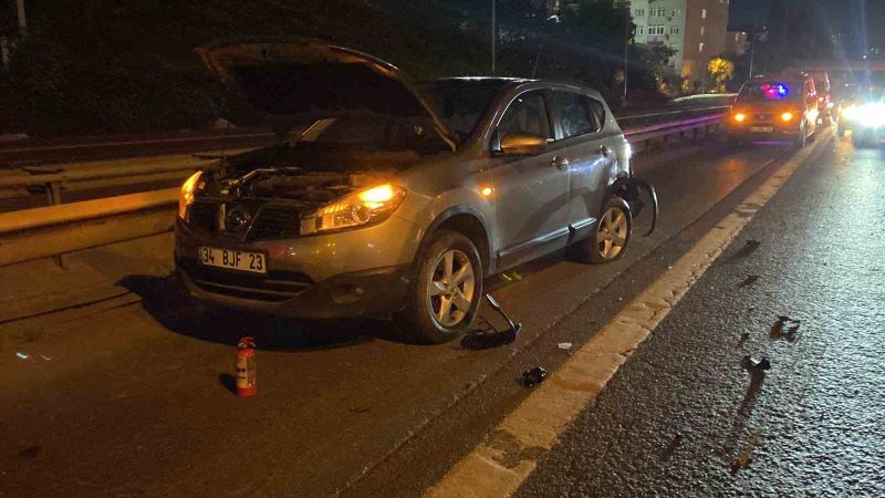 Sarıyer’de sağ şeritte arıza yapan otomobile motosiklet çarptı: 1 ölü