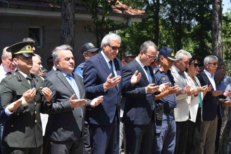Bozüyük’te 15 Temmuz Demokrasi ve Milli Birlik Günü anma programı şehitlikte başladı
