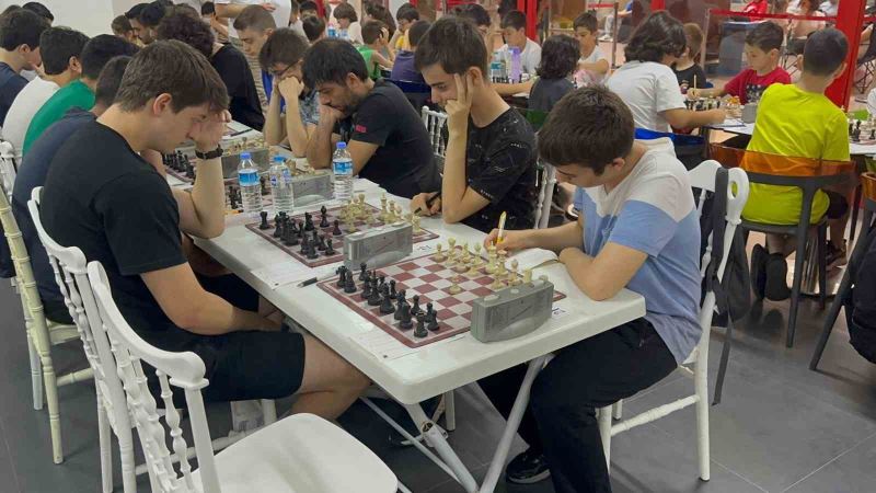Demokrasi Kupası Satranç Turnuvası düzenlendi
