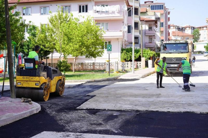 Hürriyet Mahallesinde asfaltlama çalışması başladı
