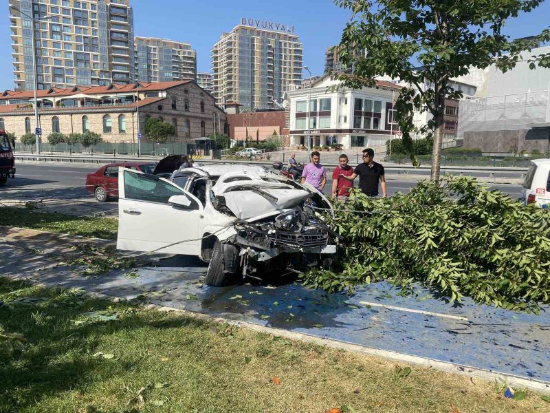 Zeytinburnu’nda anne ve oğlu feci kazadan kıl payı kurtuldu