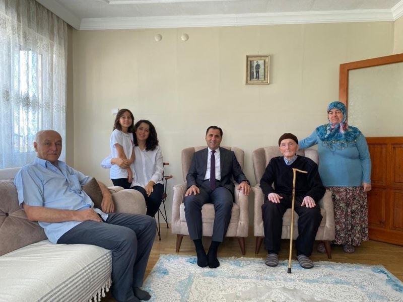 Türkoğlu şehit ailelerini yalnız bırakmıyor
