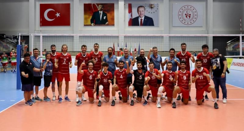 Bakan Osman Aşkın Bak’tan milli voleybolculara tebrik mesajı
