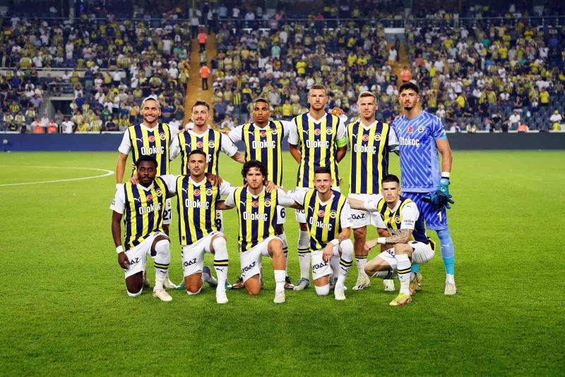 Fenerbahçe ilk resmi maçına taraftarı önünde çıktı

