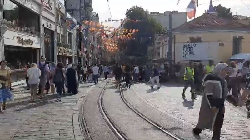 Taksim’de önce sağanak sonra güneş şaşkınlığı
