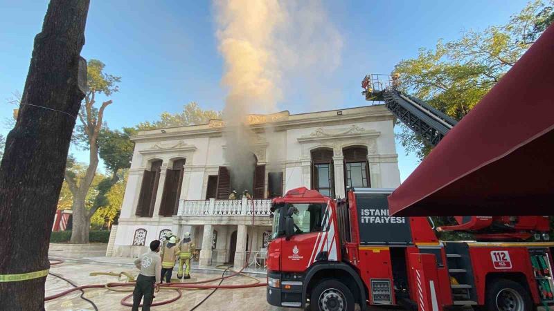 Beşiktaş Yıldız Parkı’nda restoran olarak kullanılan tarihi köşkte yangın