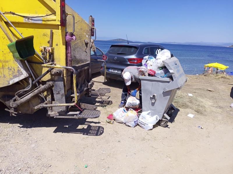 Ayvalık Belediyesi’nin temizlik ekipleri bayramda 10 bin ton çöp topladı

