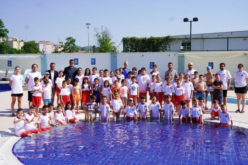 Bilecik Belediyesi su eğlence dünyasında yüzme kursları başladı
