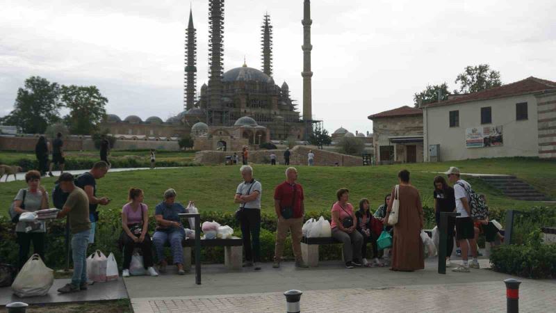 Boşnak turistlerin alışveriş rotası Edirne oldu
