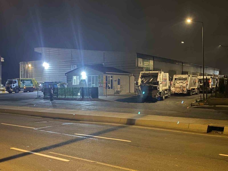 Başakşehir Katı Atık Aktarma Merkezi’ndeki kuyruktan bıkan şoförlerden tepki
