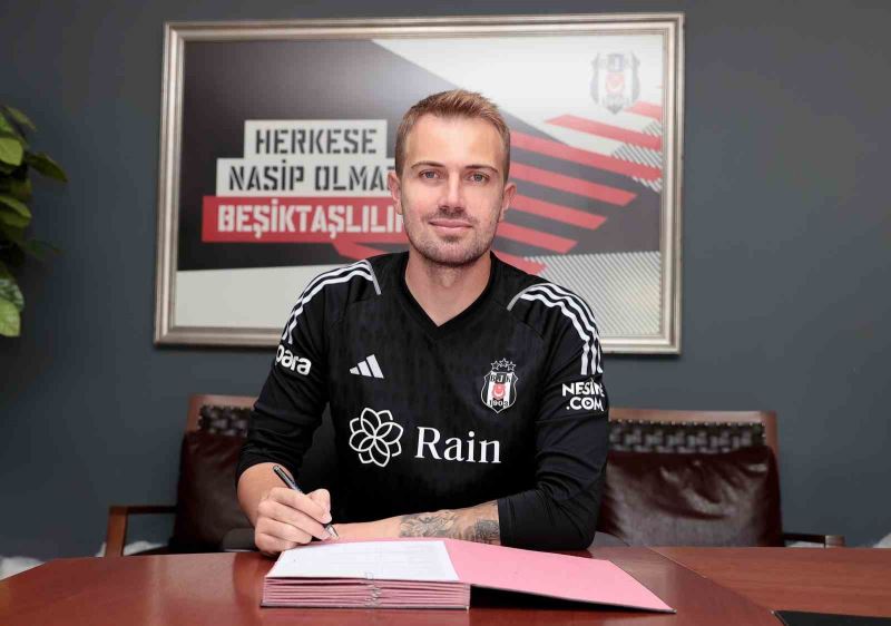 Beşiktaş, Mert Günok ile sözleşme yeniledi
