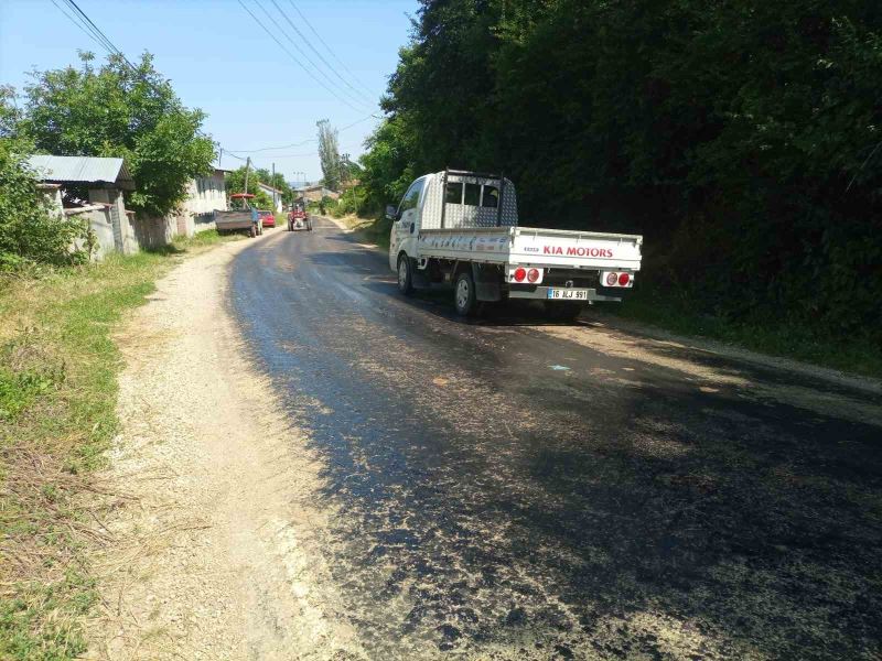 Bilecik’te sıcaktan asfaltlar eridi
