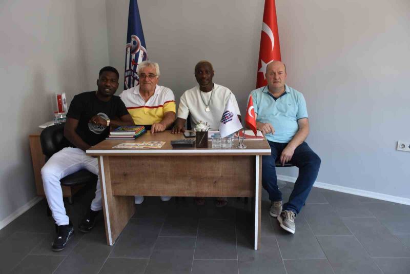 Ünlü futbolcu Yattara’dan Sakarya’ya futbol okulu
