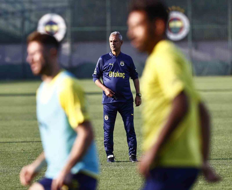 Fenerbahçe, akşam antrenmanında dayanıklılık çalışması yaptı
