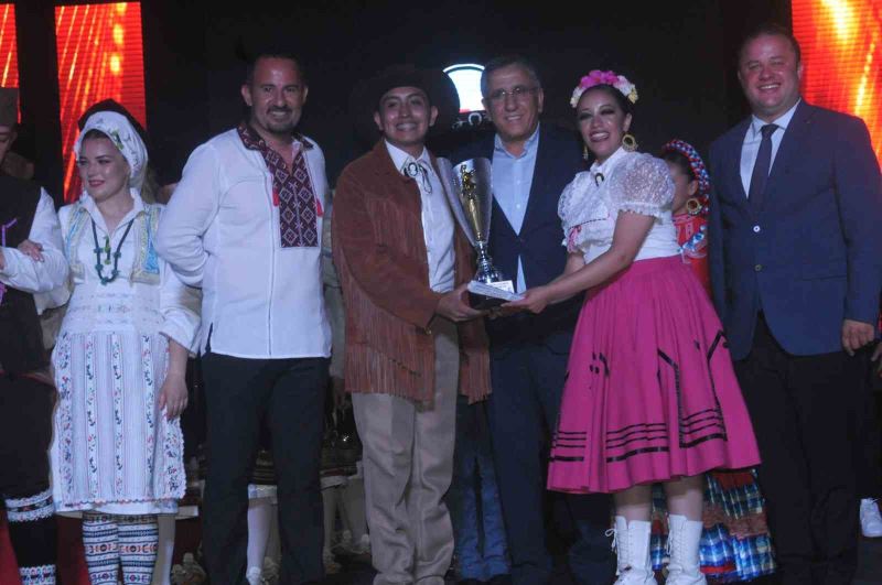 Altın Karanfil Halk Dansları Yarışması’nı Meksika kazandı
