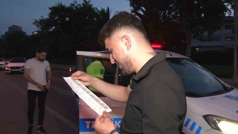 Kadıköy’de makas atarken polise yakalanan sürücü: ”İlk cezam, devletimiz var olsun”
