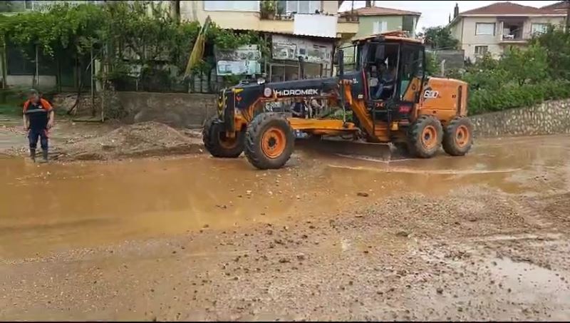 Sel sularında böyle yıkandı
