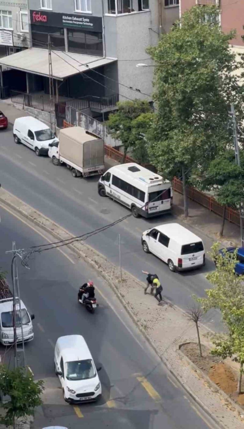 İstanbul’da trafikte tekme ve yumruklu kavgalar kamerada
