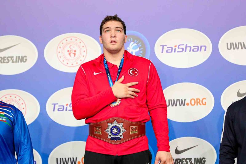 Cemal Yusuf Bakır, U17 Dünya Güreş Şampiyonası’nda altın madalya kazandı

