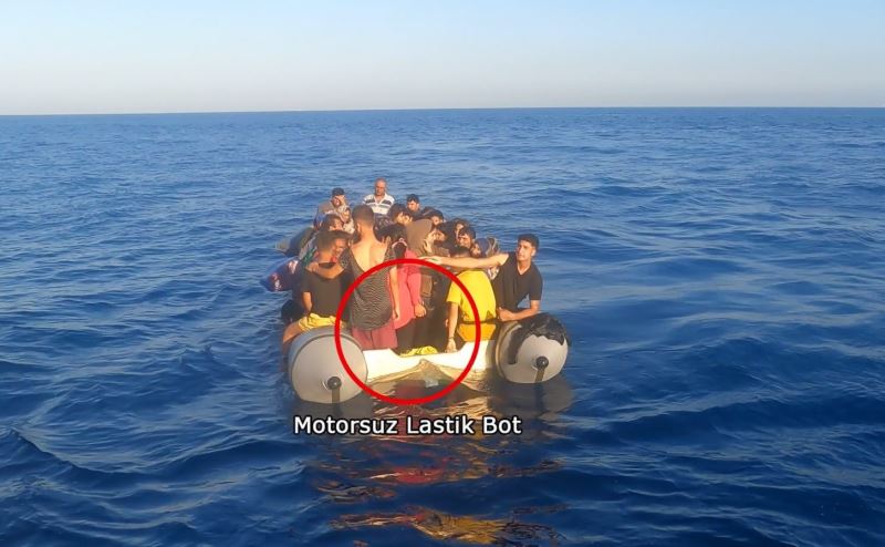 Yunan unsurları motorunu söktükleri lastik bottaki göçmenleri ölüme terk etti
