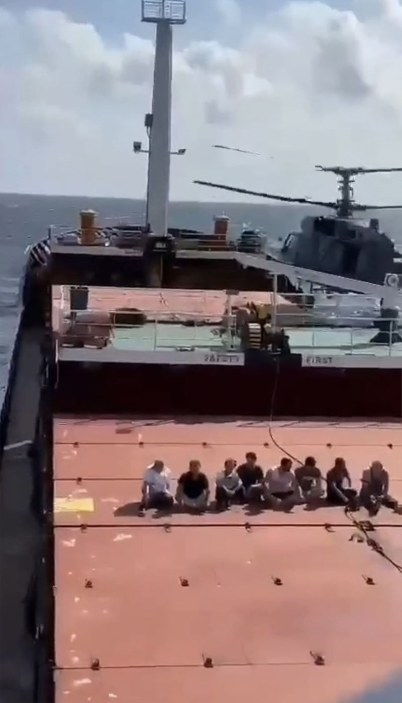 Rus askerlerinden Türk gemisine helikopterli denetim

