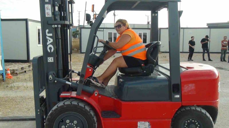 (Özel) Bu kadınlar forklift operatörü
