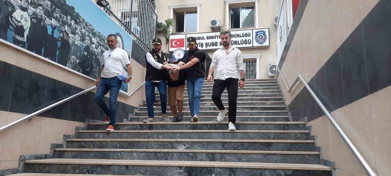 Kadıköy’de tartıştığı kadını 4’üncü kattan ittiği iddia edilen avukat gözaltında
