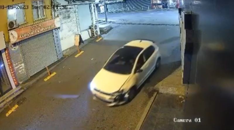 Motosikletle çarpışan otomobilin kaçtığı kaza kamerada
