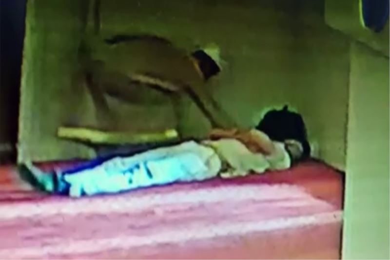 İstanbul’da imam cübbesi giyerek camide hırsızlık yaptı: O anlar kamerada