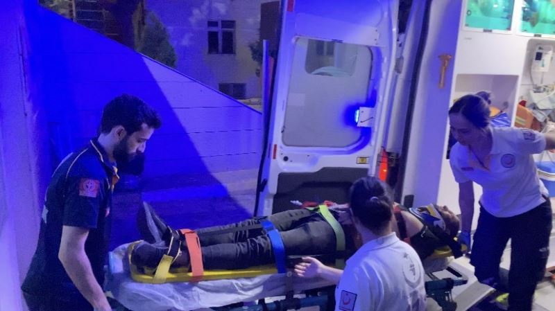 Edirne’de kaçak göçmenleri taşıyan araç kaza yaptı: 6 yaralı
