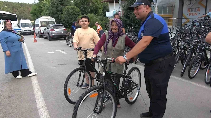 Altınova Belediyesi’nden her haneye bir bisiklet
