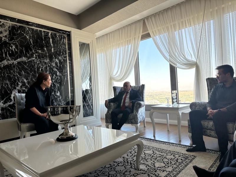 Başkan Büyükekşi’den Mustafa Artuç’un ailesine taziye ziyareti
