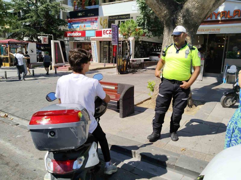 Bağdat Caddesi’nde kurallara uymayan elektrikli scooter sürücülerine ceza
