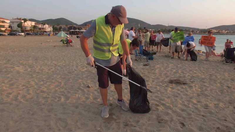 Balıkesir’de çevreciler plaj temizliği yaptı
