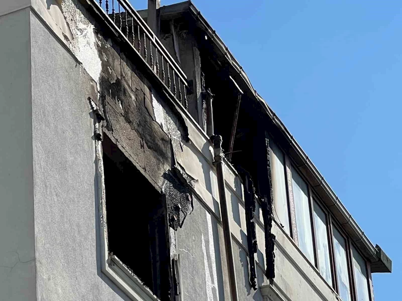 Kadıköy’de İBB eski daire başkanının evi yandı
