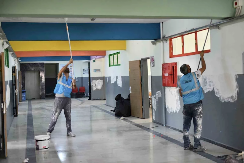 Esenyurt Belediyesi’nden ilçedeki okullarda yenileme çalışması