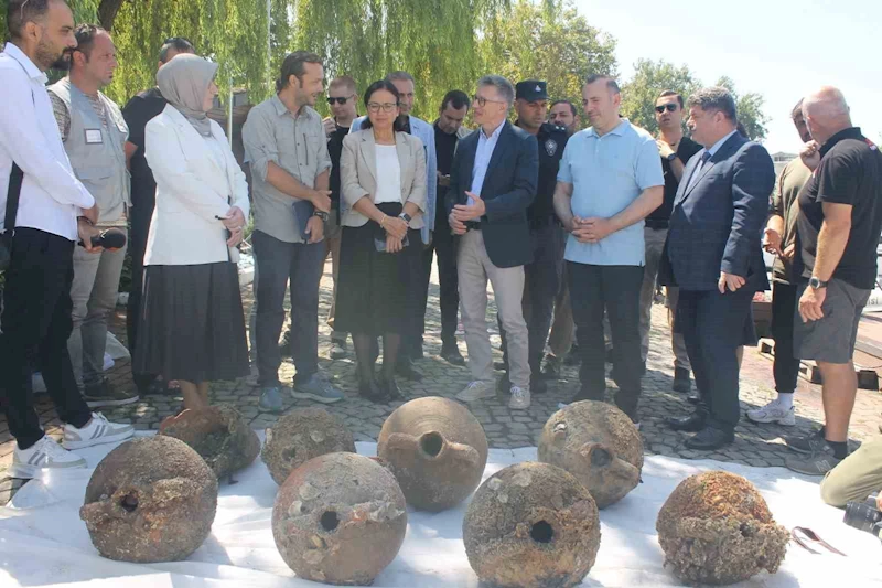 Deniz polisi Yalova açıklarında batık gemi buldu
