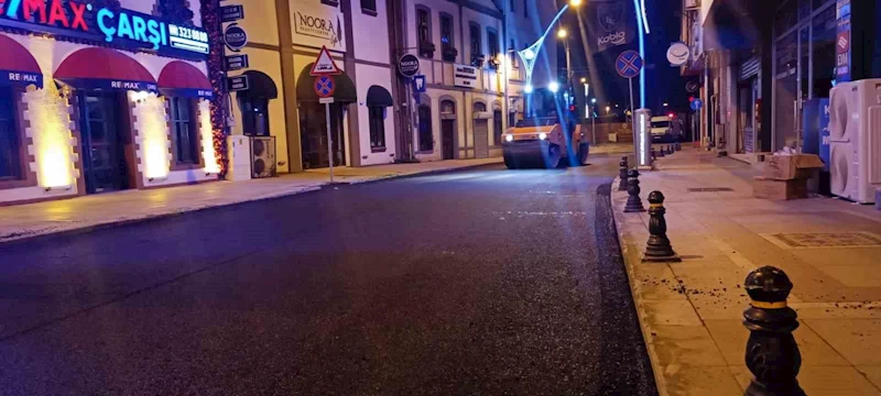 Alemdar Caddesinde gece yarısı asfaltlama
