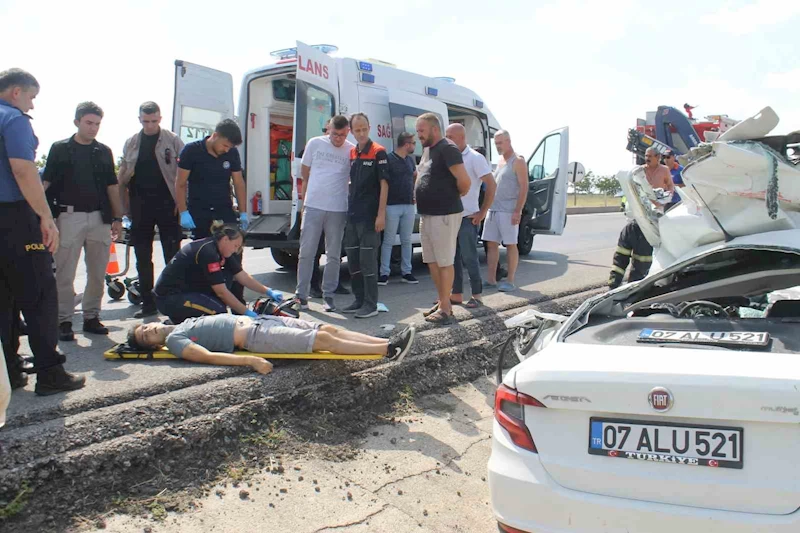 Edirne’de 1 polisin hayatını kaybettiği, 2 polis ve 3 tarım işçisinin ağır yaralandığı kaza kamerada
