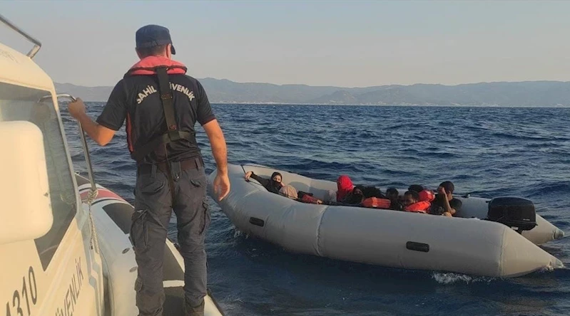 Ege’de lastik botları arızalanan 10 düzensiz göçmen kurtarıldı
