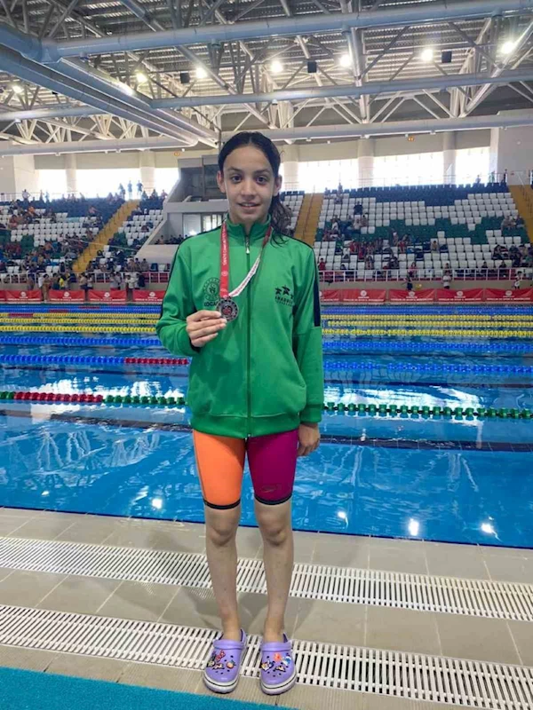 Çayırova Belediyesi sporcuları yüzme şampiyonasında 6 madalya kazandı
