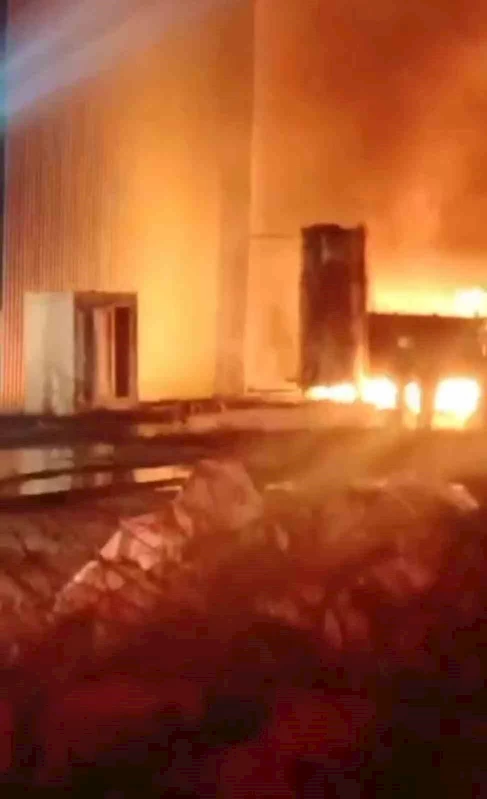 Kocaeli’de asfalt eritme tankında patlama: 2 yaralı
